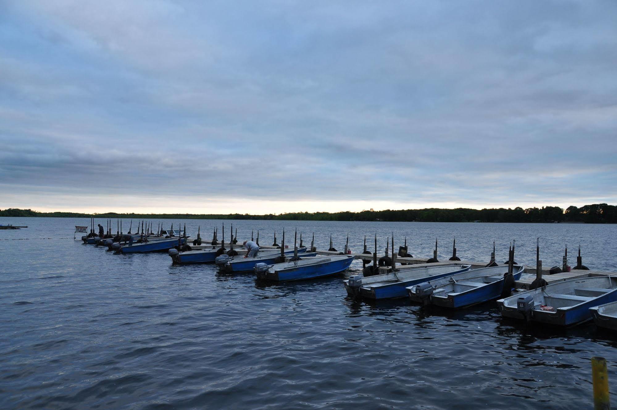 Lake Dalrymple Resort Lagoon City Exterior photo